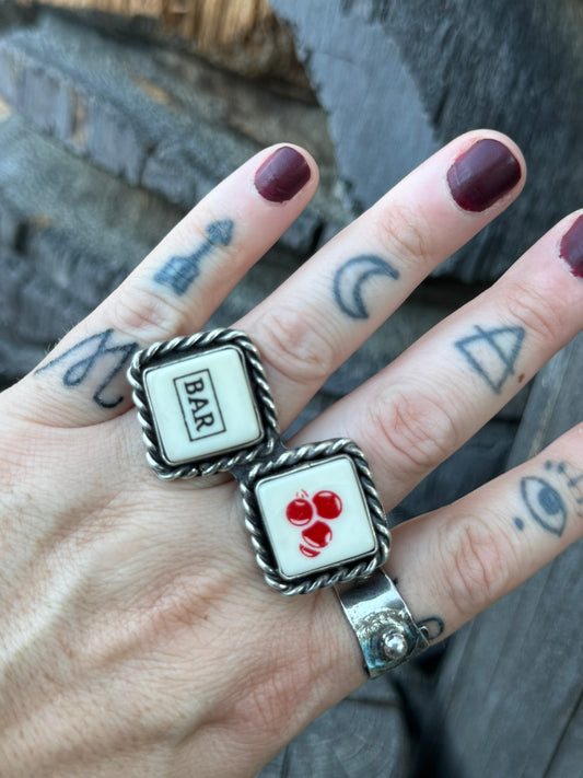 Two-Finger Slot Machine Dice Knuckle Ring