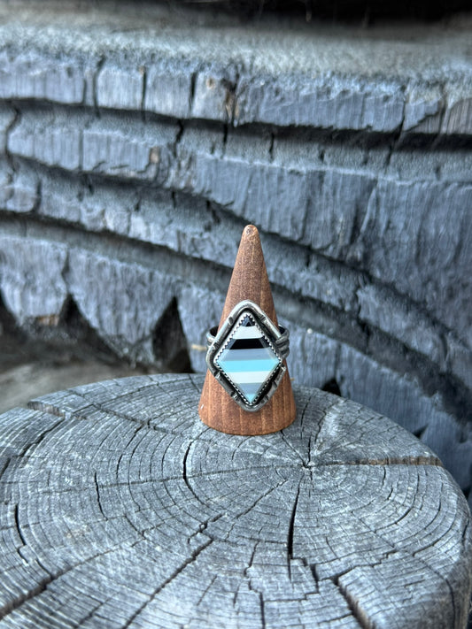 Abstract Mini Diamond-Shaped Ring